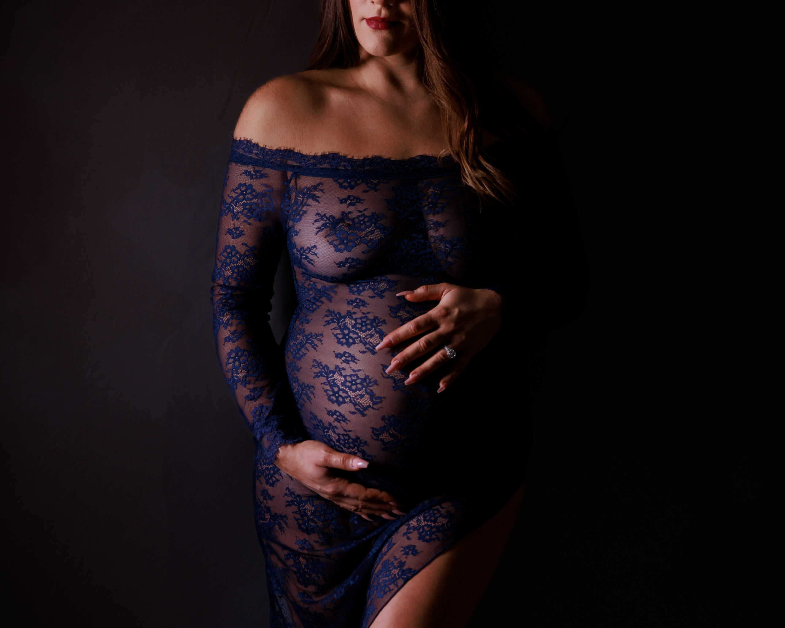 artistic maternity silhouette capturing pregnancy form and emotion
