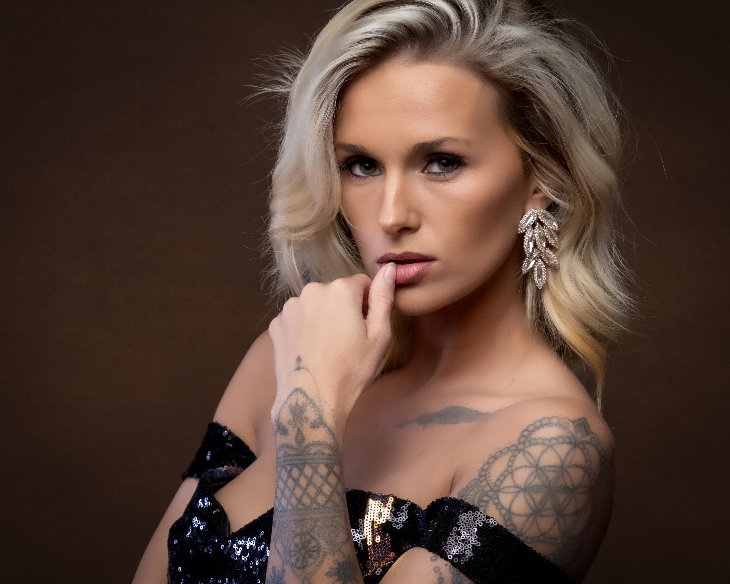 Indianapolis photography showcasing confident female pose in studio lighting