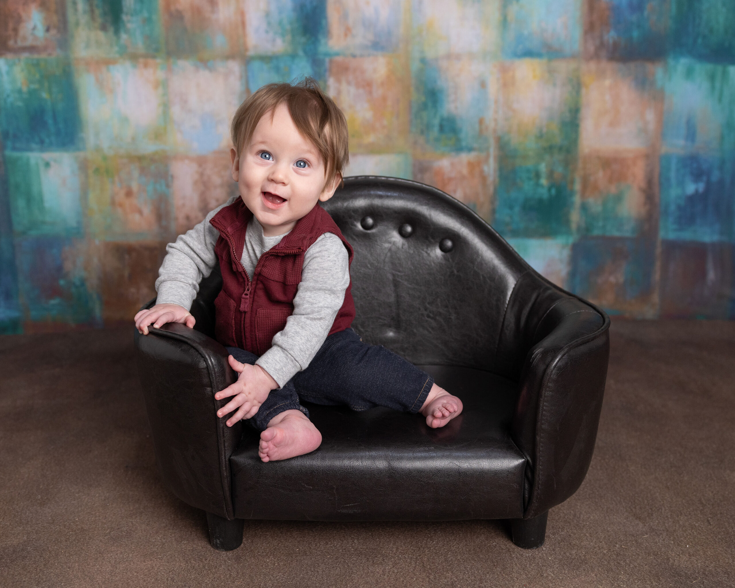 Baby smiling on colorful backdrop, grow with me photography package milestone portrait